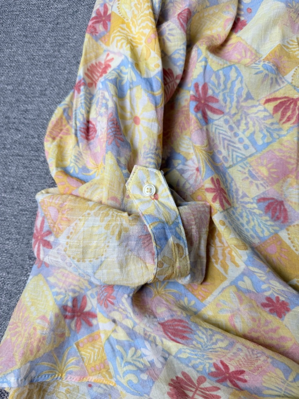 Womens Yellow Floral Button-Front Blouse - Picture 7 of 9